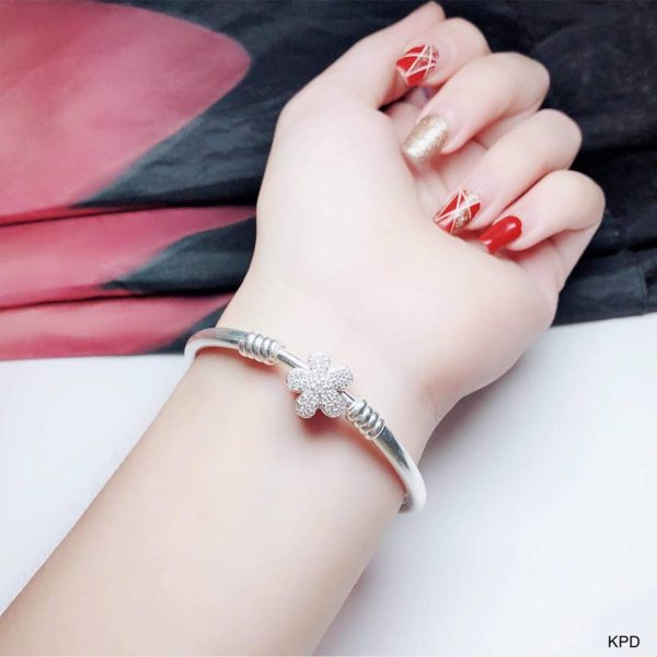 Lắc Bạc Cho Nàng - Không Thích Sự Cầu Kỳ