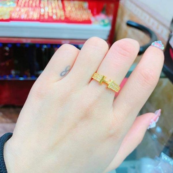 Nhẫn Vàng Chữ H Đính Đá