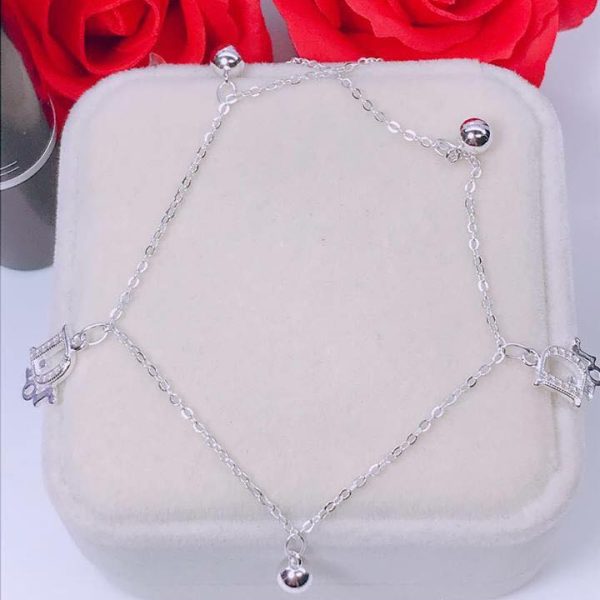 Lắc Chân Cho Miss D