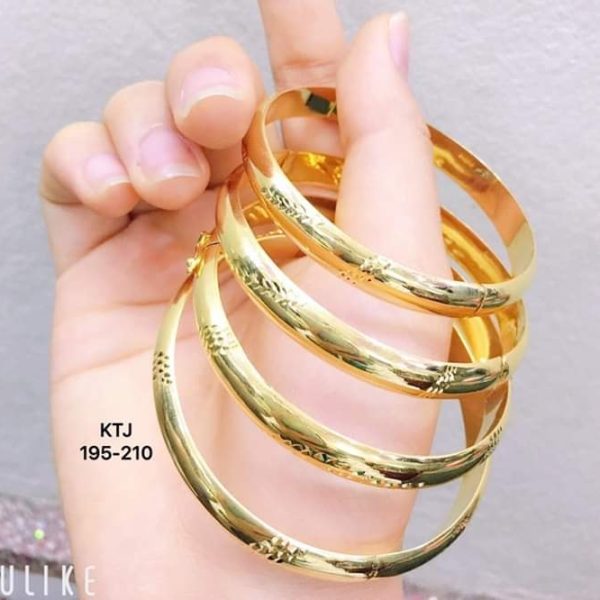 Lắc Vàng Mặt Trơn kiểu dáng Đơn Giản