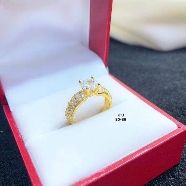 nhẫn vàng đính đá bản dày dặn