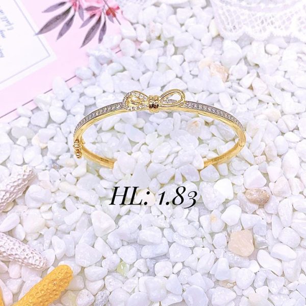 lắc nơ dáng cứng cho nàng